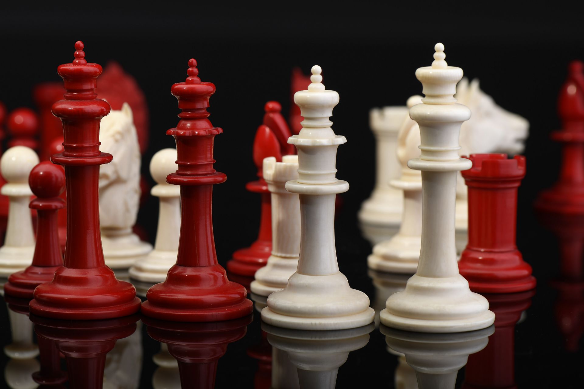 Chess pieces - Image 5 of 7