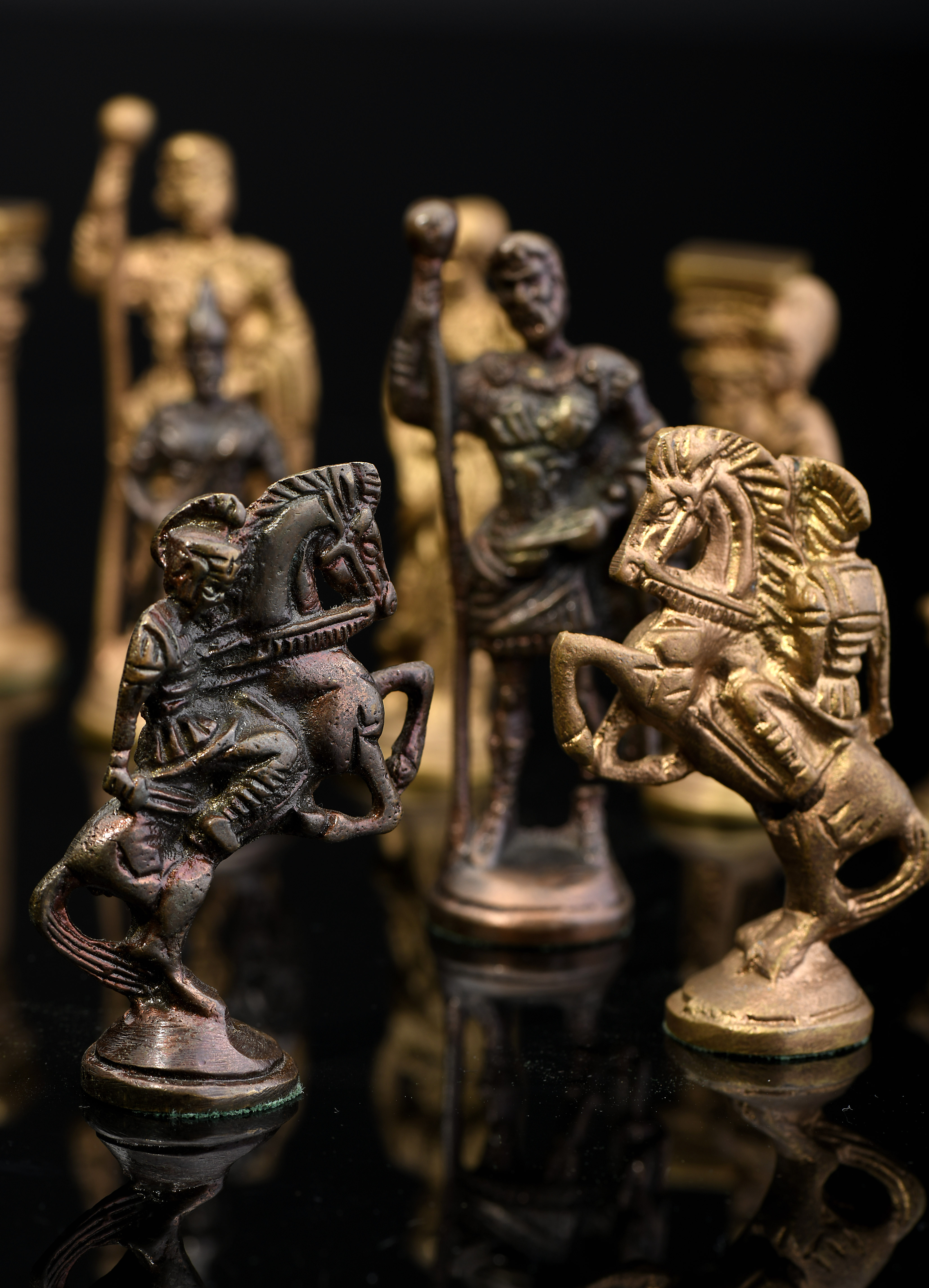 Chess pieces "Roman Armies" and chessboard closing in a box shape - Image 2 of 4