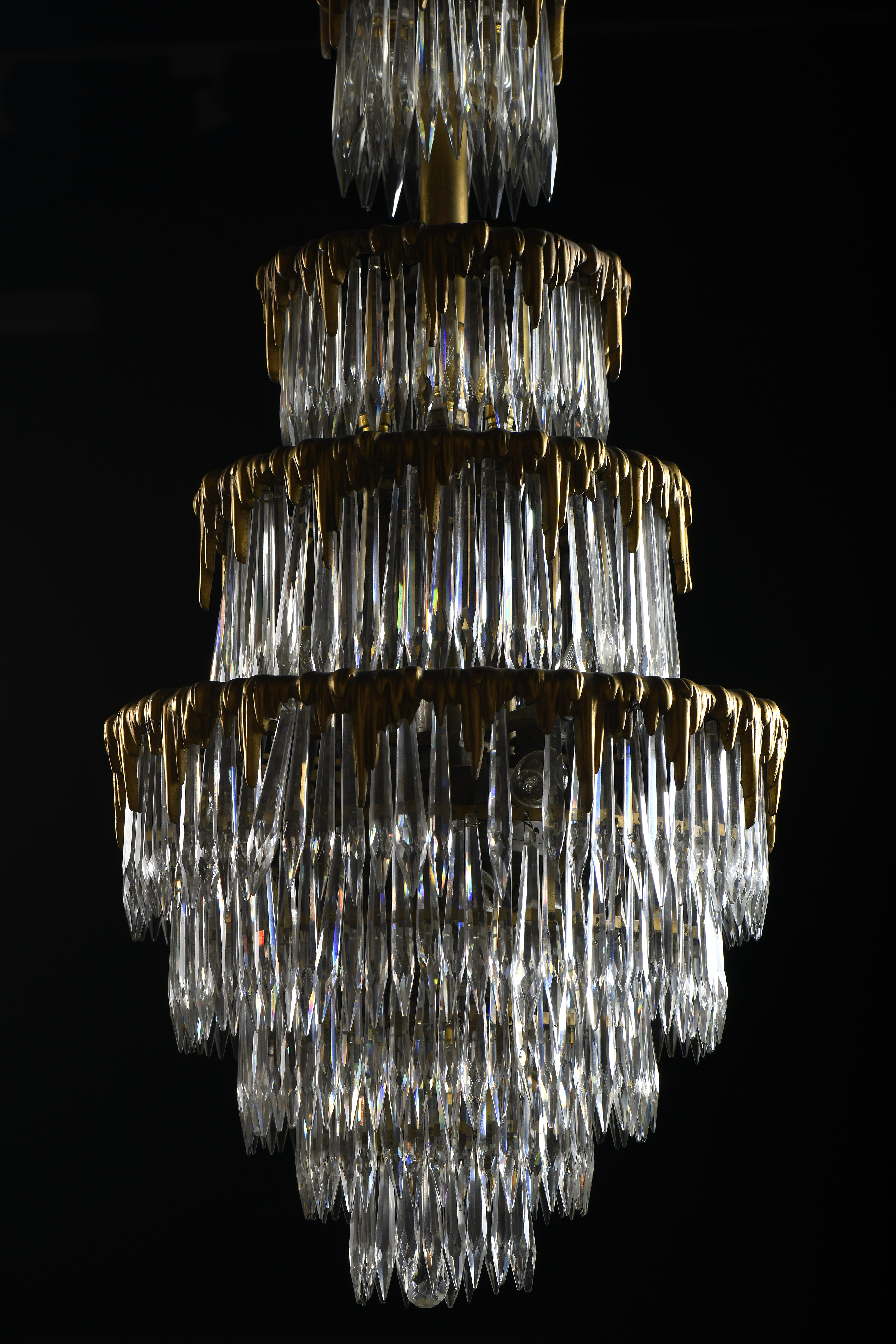 A chandelier - Image 2 of 3