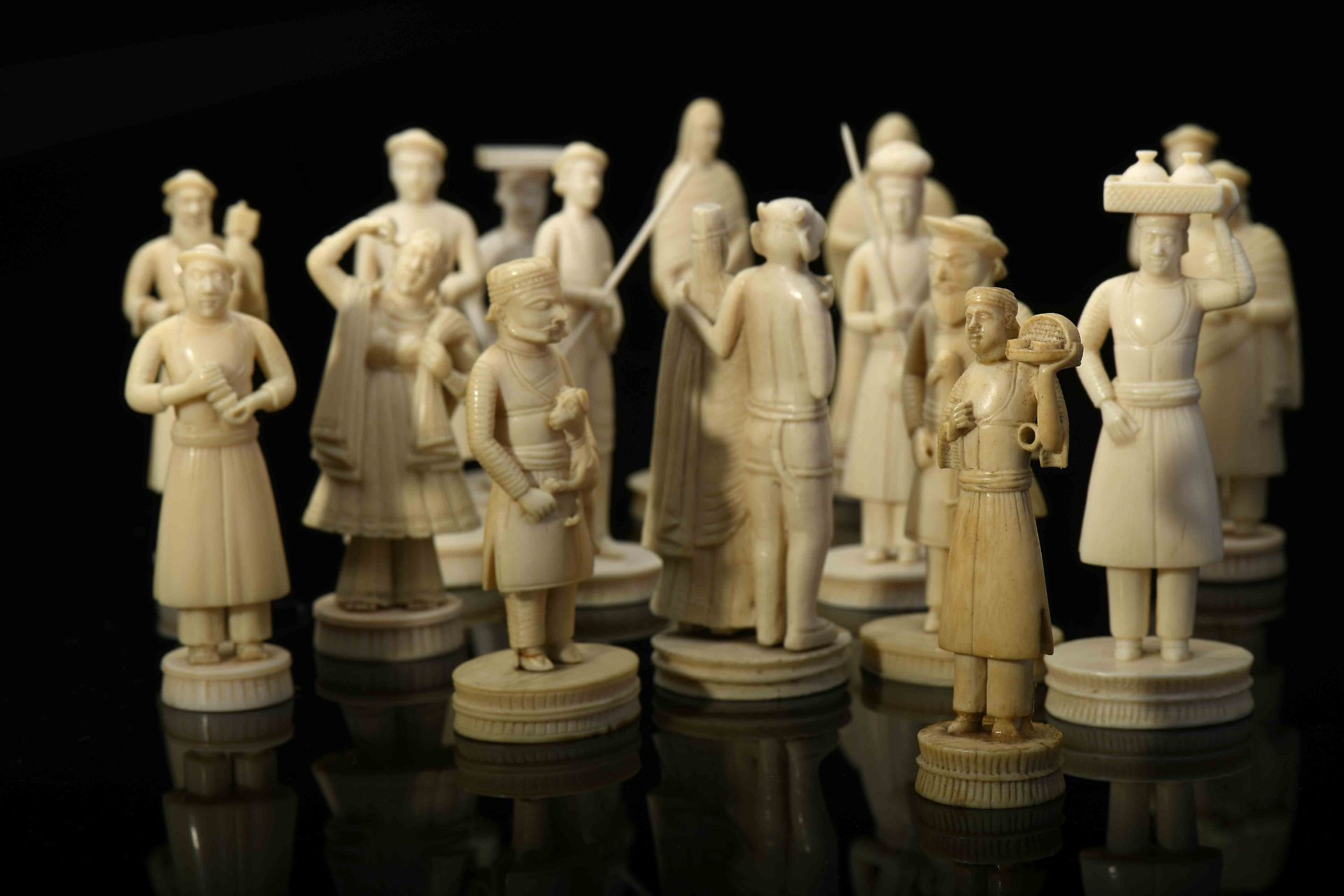 Sixteen Chess pieces "Pawns" - Indian figures - Image 3 of 4