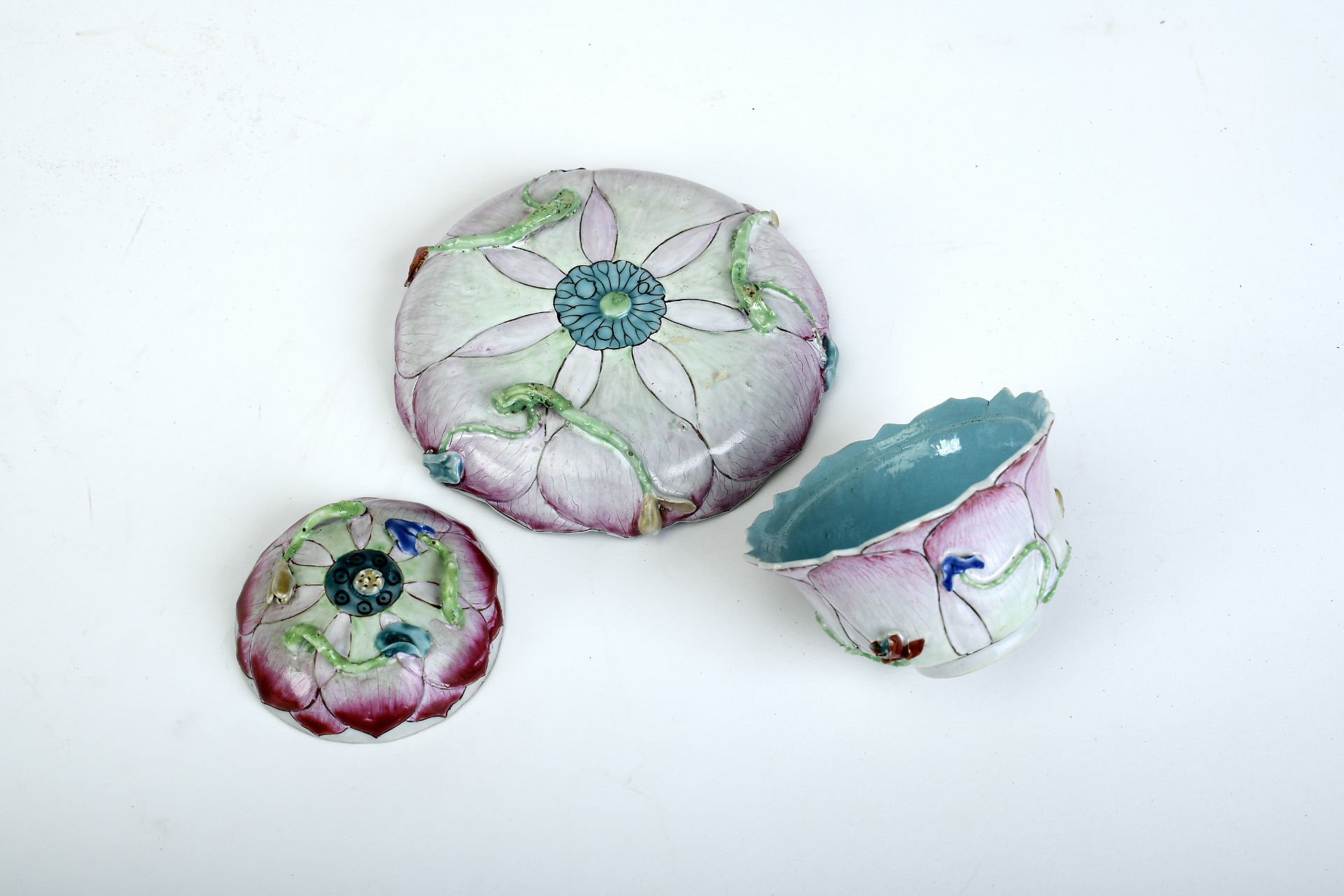 A "Lotus" cup with cover and saucer - Image 2 of 3