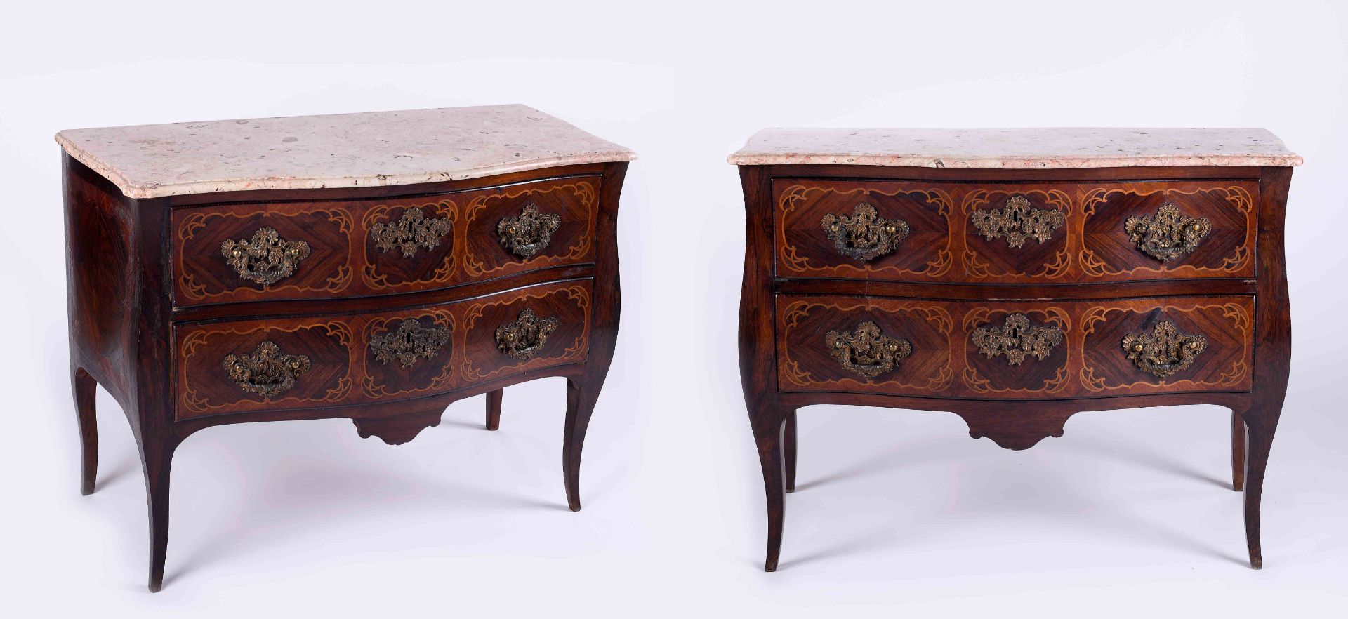 A pair of chests of drawers