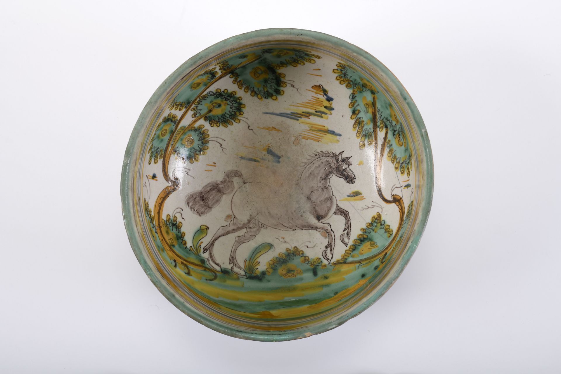 A large bowl - Image 2 of 2