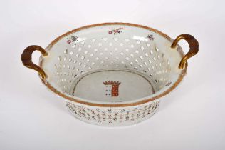 Basket with lacy flap and wavy edge