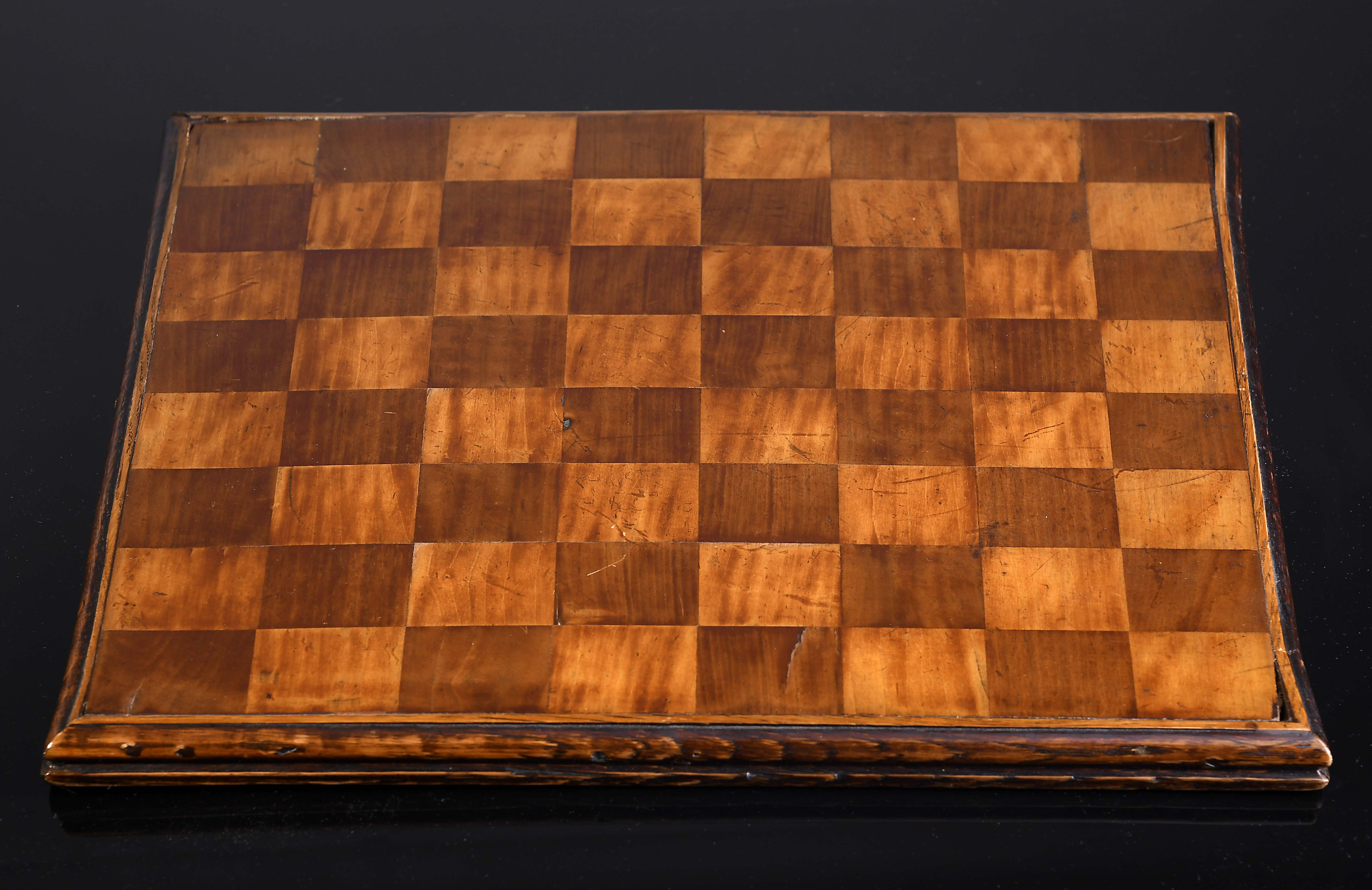 STAUNTON Chess Pieces and Chessboard - Image 5 of 5