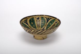 A bowl with foot