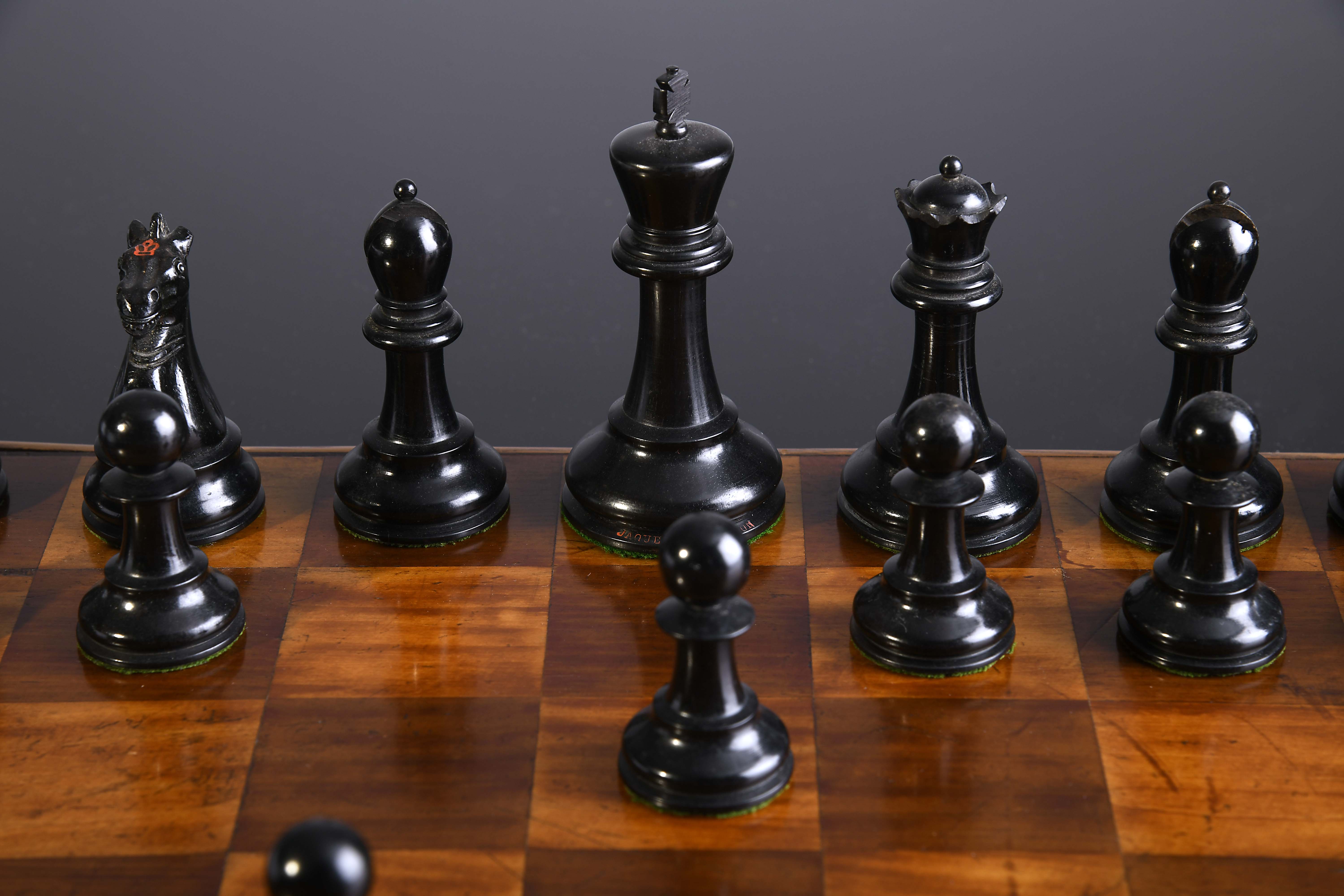 STAUNTON Chess Pieces and Chessboard - Image 3 of 5