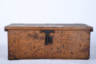 A grooved decoration large chest