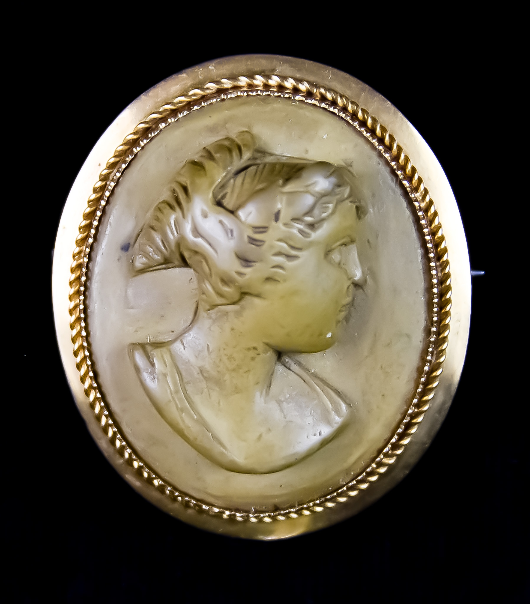 A 15ct Gold Carved Intaglio Brooch, Late 19th/ Early 20th Century, set with carved stone intaglio,