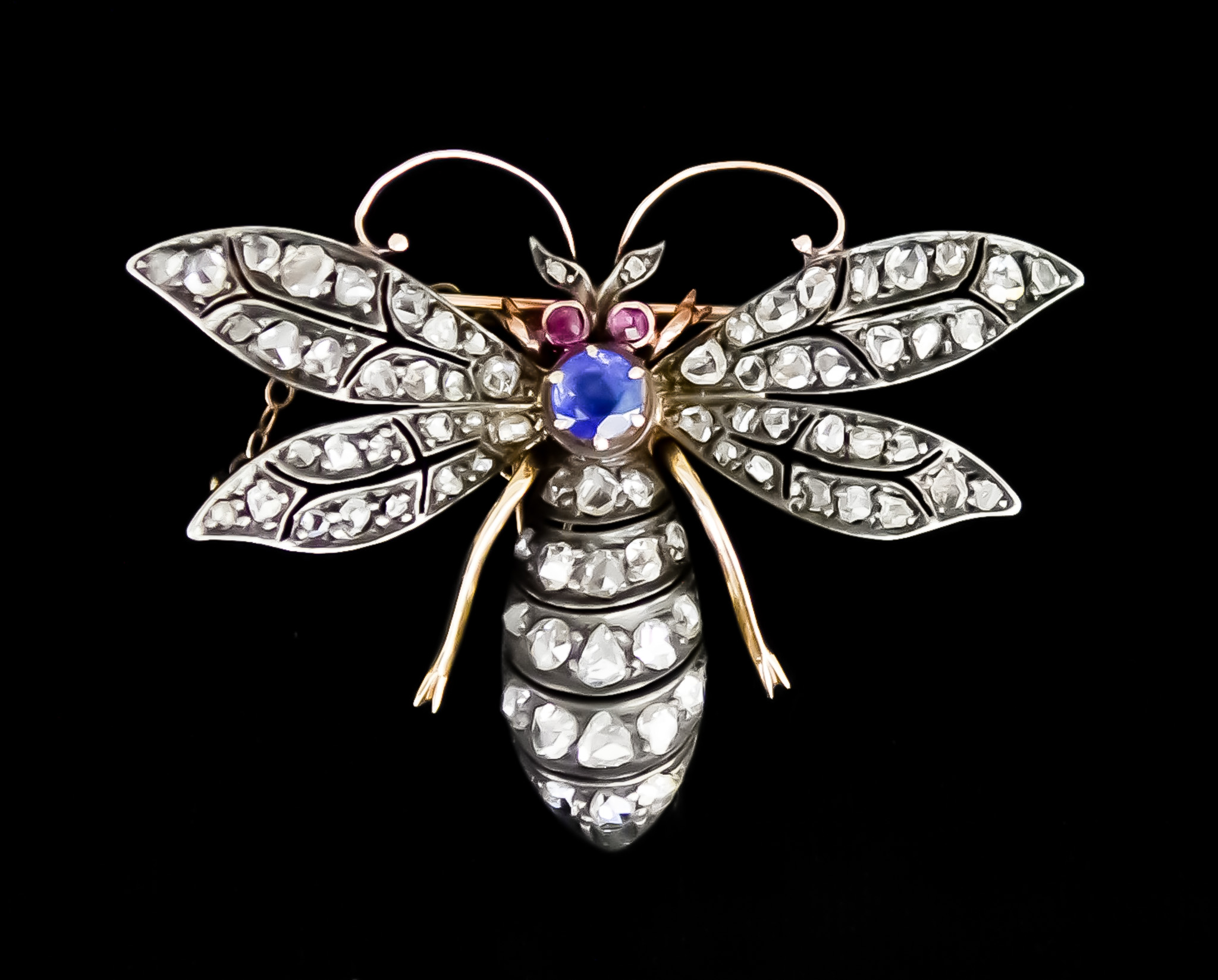 A Brooch in the Form of a Bee, Late 19th/Early 20th Century, set with old cut diamonds,