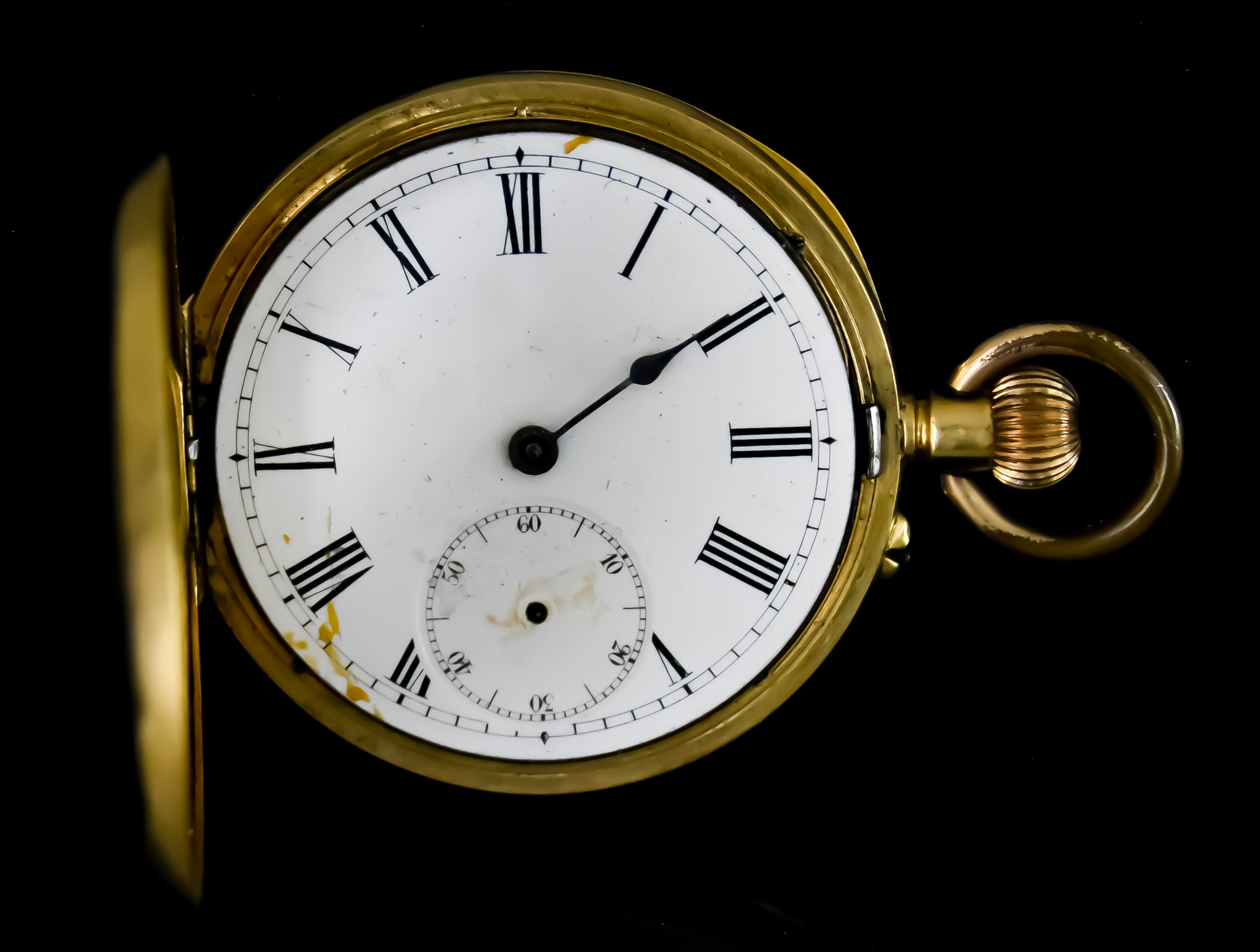 A Keyless Half Hunting Cased Pocket Watch, 18ct gold case, 48mm diameter, white enamelled dial