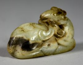 A Chinese Jade Carving of a recumbent goat, with lingzhi fungus in its mouth, 2ins (5.1cm) overall x