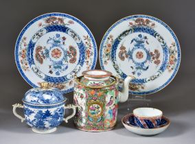 A Small Collection of Chinese Porcelain, 19th/20th Century, including - a pair of blue and white