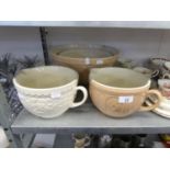 VINTAGE STYLE CERAMICS, INCLUDING BOWLS AND JUGS (4)