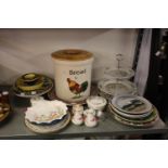 A GOOD SELECTION OF POTTERY PLAQUE, VARIOUS SIZES AND DESIGNS, A LARGE POTTERY BREAD CROCK WITH