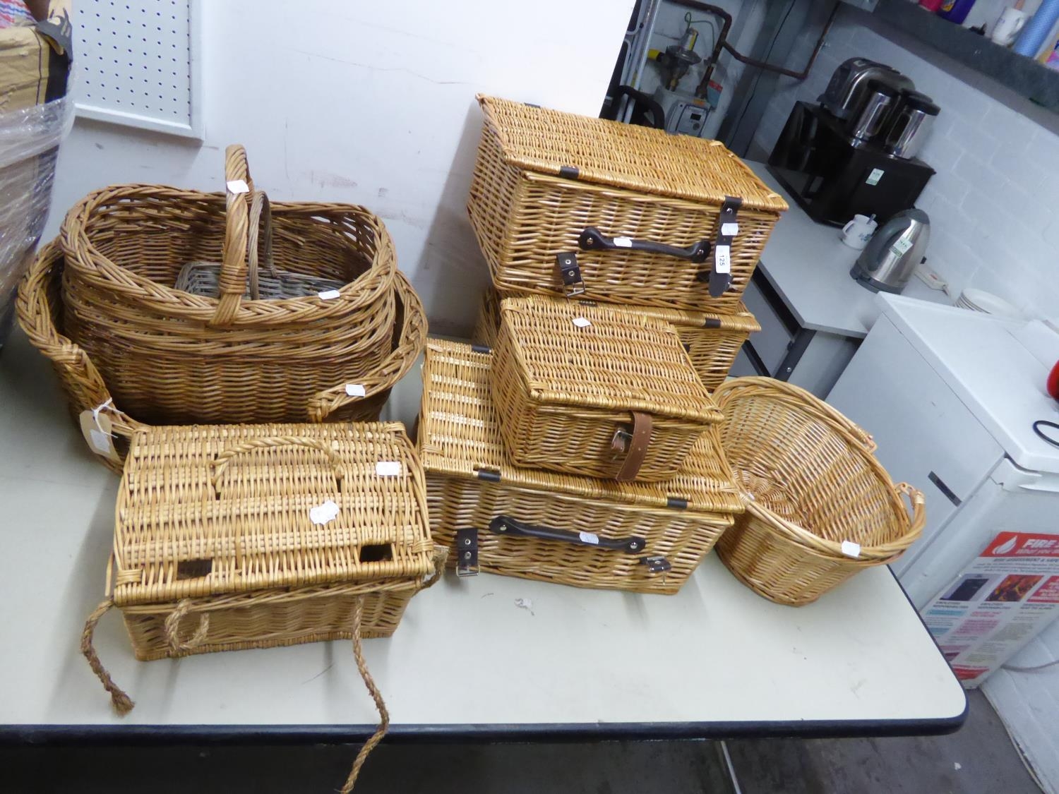 COLLECTION OF WICKER HAMPERS AND BASKETS (10)