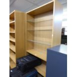 A PINE SEVEN TIER OPEN BOOKCASE WITH FOUR WOODEN TIERS AND THREE PLATE GLASS SHELVES