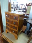 A SATINWOOD SMALL SERPENTINE FRONTED CHEST OF FOUR DRAWERS, 1’4” WIDE