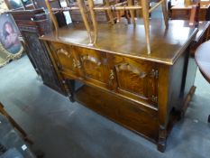 MODERN REPRODUCTION OAK THREE CUPBOARD DRESSER WITH POT SHELF BASE (132cm long x 46cm deep x 92cm