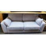 A MODERN BED SETTEE, COVERED IN GREY WOVEN FABRIC WITH FOAM BACK AND SEAT CUSHION AND TWO SCATTER