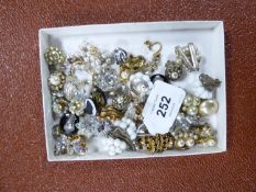 TWENTY FOUR PAIRS OF COSTUME EARRINGS, MAINLY CLIP OR SCREW TYPES AND A SINGLE GOLD COLOURED METAL
