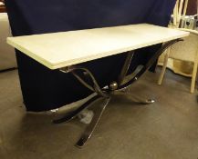 A CREAM MARBLE TOPPED OBLONG SIDE TABLE, ON FOUR BRIGHT METAL CROSS-OVER CURVED PANEL SUPPORTS, 6’