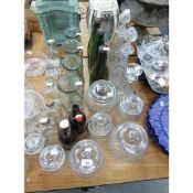 A COLLECTION OF GLASS BOTTLES, CARAFES, STORAGE JARS AND DECANTERS (22)