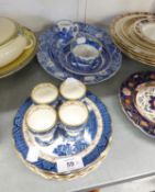 A SET OF SIX BOOTHS ‘REAL OLD WILLOW’ PATTERN POTTERY SIDE PLATES AND FOUR EGGCUPS; A ‘MIDWINTER’