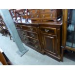 A MODERN MAHOGANY BREAKFRONT SIDEBOARD, HAVING FOUR CENTRAL DRAWERS, FLANKED BY DRAWER OVER CUPBOARD