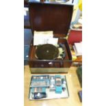 TRIXETTE MODEL T 1960'S FOUR-SPEED RECORD PLAYER AND VINTAGE OLD BULBS
