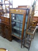 AN INLAID MAHOGANY SMALL DISPLAY CABINET, ON SQUARE TAPERING LEGS