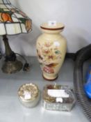 A YELLOW AND FLORAL ENAMELLED GLASS VASE AND A FLORAL ENAMELLED METAL TRINKET BOX, WITH HINGED LID