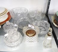 CUT GLASS VARIOUS TO INCLUDE; A SMALL MANTEL CLOCK WITH BRONZE COLOURED FACE, A HEAVY ASHTRAY, FRUIT