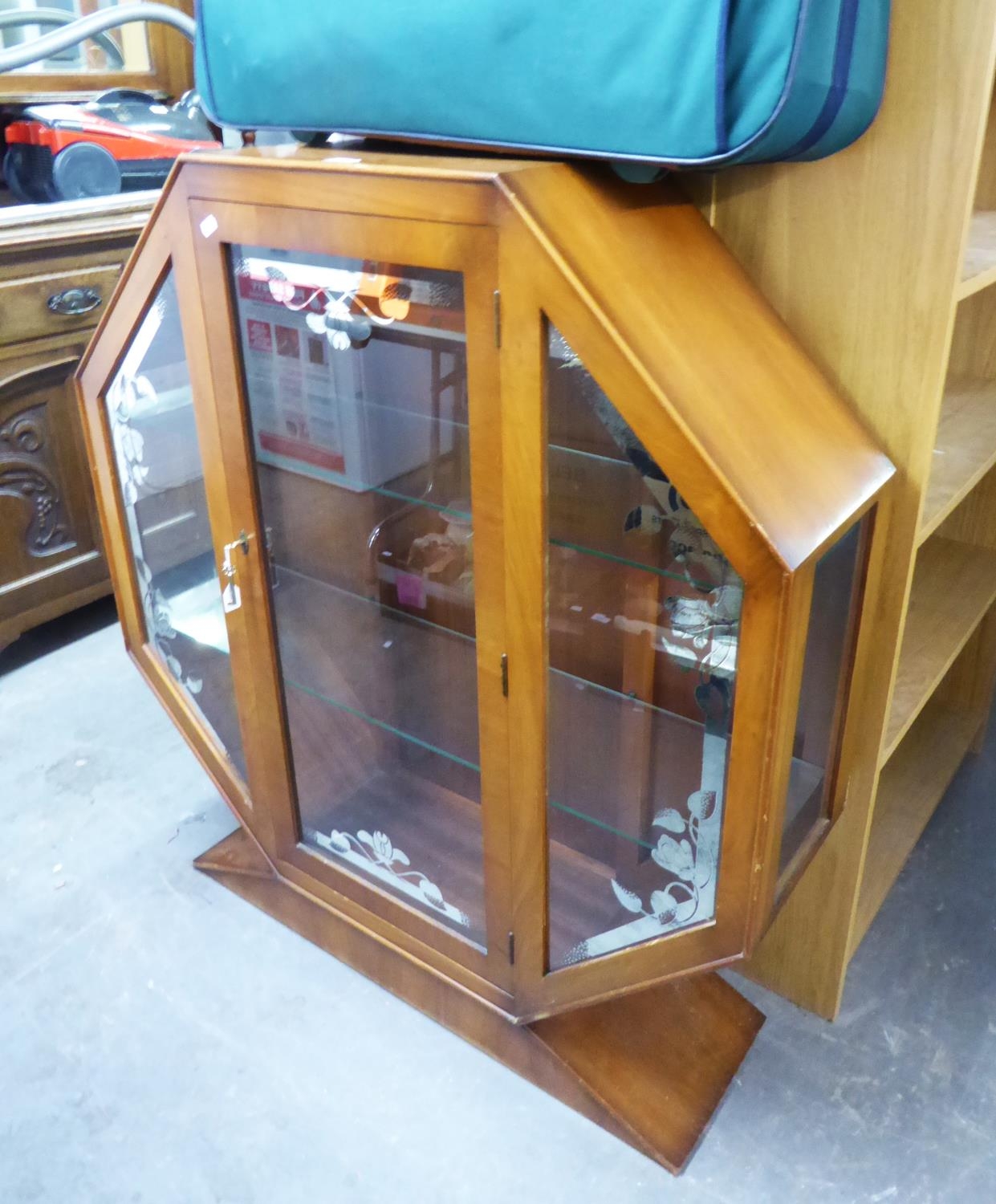 A GOOD QUALITY ART DECO WALNUTWOOD DISPLAY CABINET WITH FABULOUS OCTAGONAL SHAPE AND GLASS