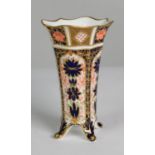 EARLY 20th CENTURY ROYAL CROWN DERBY JAPAN DECORATED TAPERED VASE WITH SCALLOPED RIM, printed mark