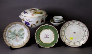 SMALL GROUP OF ROYAL WORCESTER AND ROYAL COPENHAGEN PORCELAIN, including to boxed cake stands,