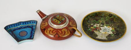 JINGFA STYLE FLATTENED CLOISONNE TEA POT, with a brick red ground, plus peony cloisonne plate and