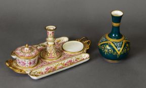 A 19TH CENTURY DERBY PORCELAIN DESK TIDY, decorated with painted and moulded scrolls and anthemion