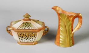 TWO PIECES OF EARLY TWENTIETH CENTURY ROYAL WORCESTER PORCELAIN COMPRISING: BLUSH GROUND TWO HANDLED