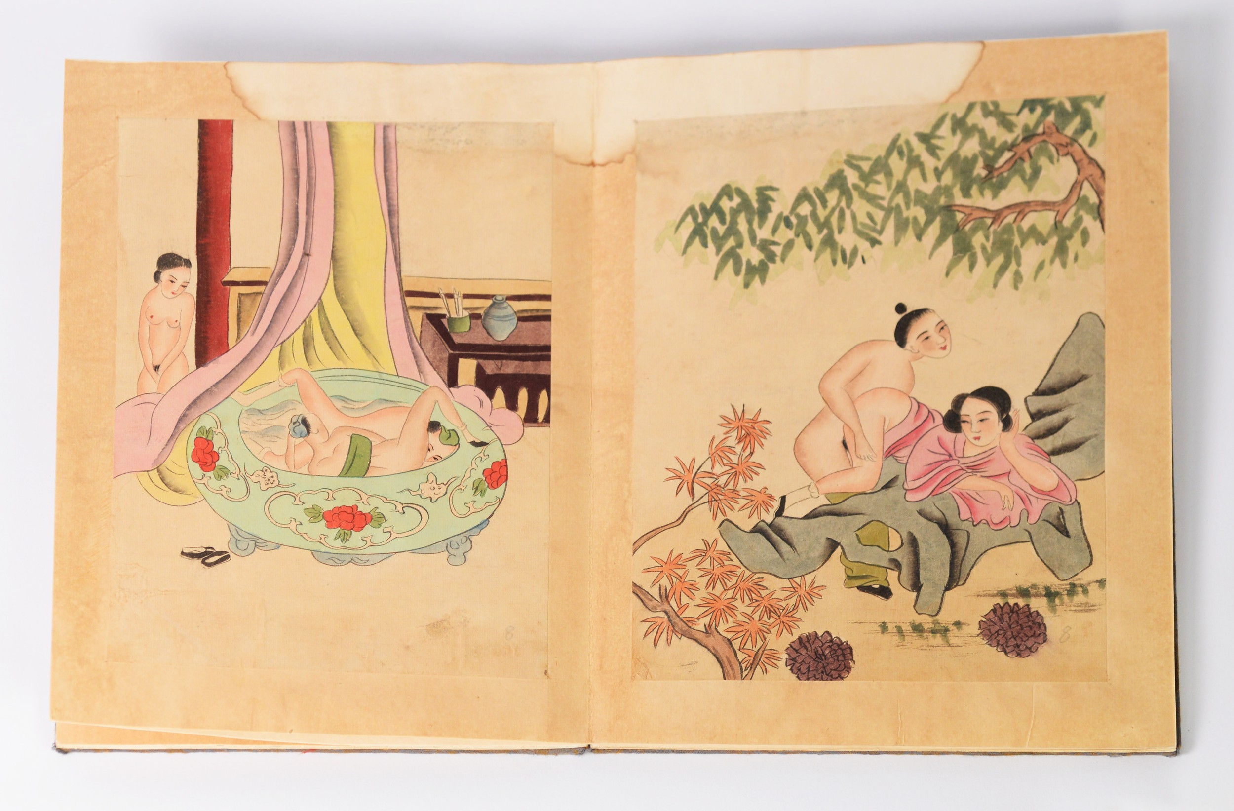 20th CENTURY CHINESE CONCERTINA FORM BOOK OF EROTIC ART, comprising a front piece of text and - Image 2 of 2