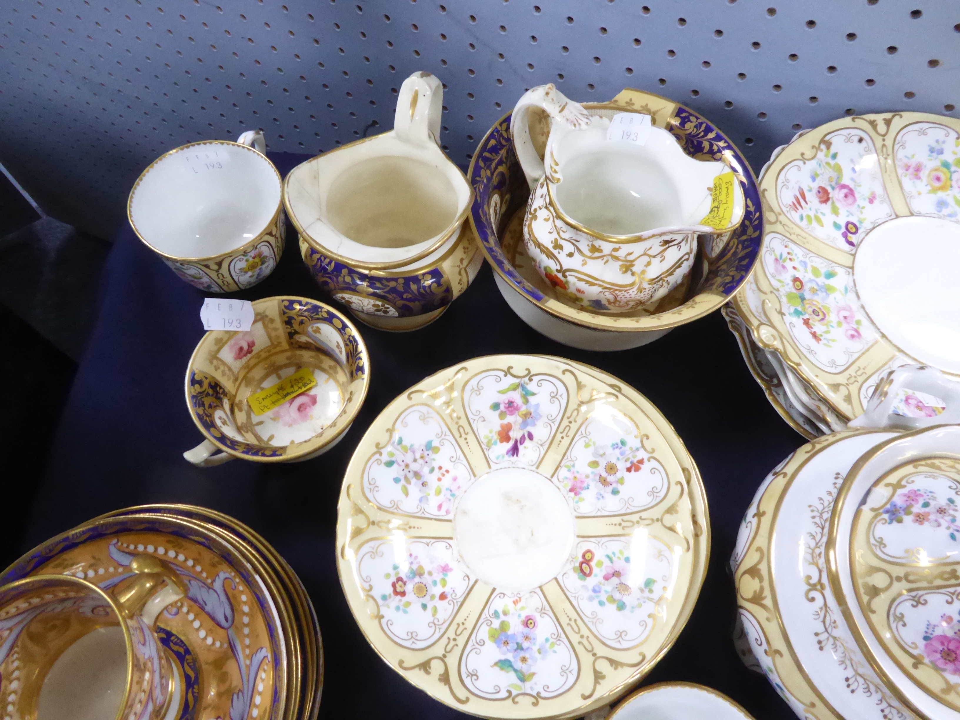 A WORCESTER BISHOP OF DURHAM PART TEA SERVICE, together with an early 19th century part tea - Image 6 of 13