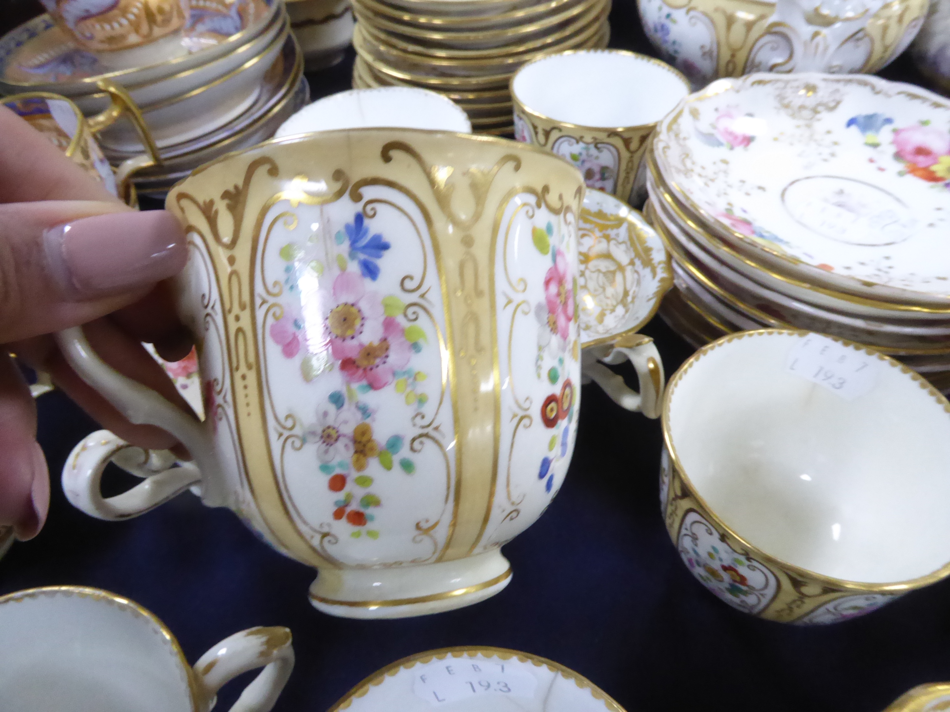 A WORCESTER BISHOP OF DURHAM PART TEA SERVICE, together with an early 19th century part tea - Image 8 of 13