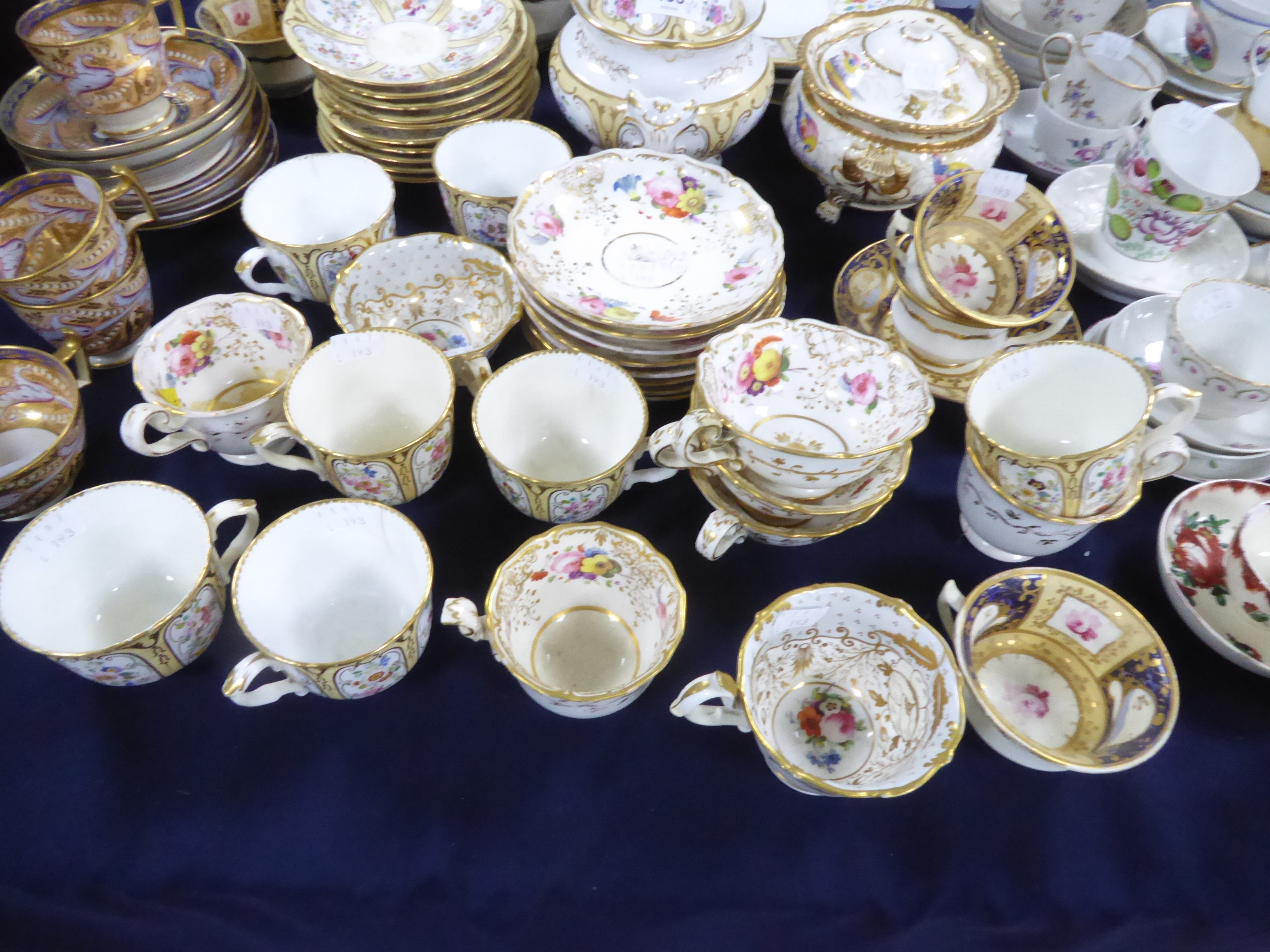 A WORCESTER BISHOP OF DURHAM PART TEA SERVICE, together with an early 19th century part tea - Image 7 of 13