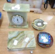 A GREEN ONYX CASED MANTEL CLOCK WITH BATTERY MOVEMENT; A GREEN ONYX TABLE CIGARETTE BOX AND ASHTRAY;