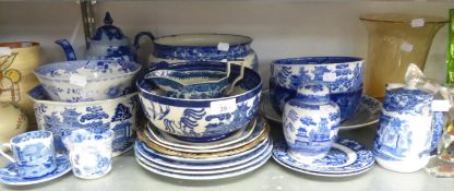 COLLECTION OF BLUE AND WHITE TRANSFER PRINTED CERAMICS, TO INCLUDE; SPODE ITALIAN, DOULTON 'WILLOW