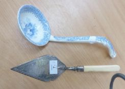 A VICTORIAN BLUE TRANSFER PRINTED LARGE LADLE, WITH CLIFF-TOP RUIN AND FIGURES BELOW, 29cm AND A