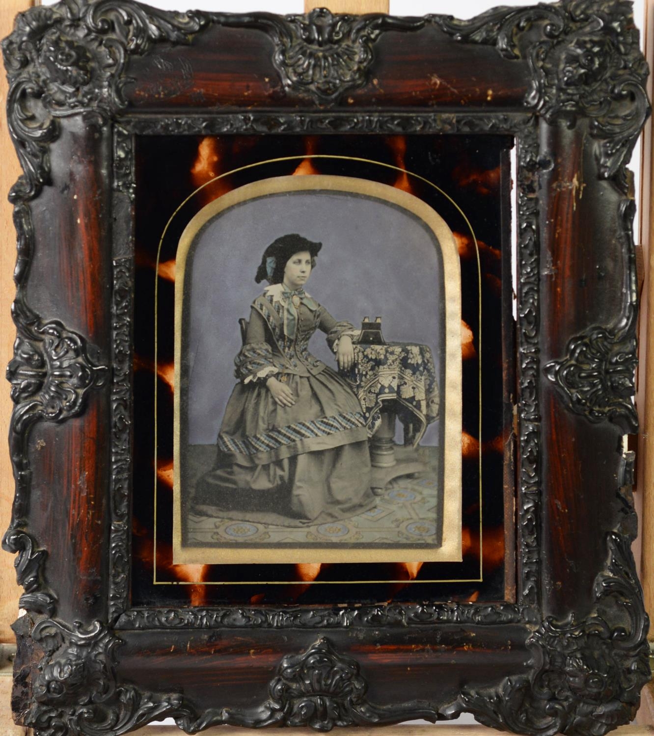 TWO VICTORIAN SLIGHLY TINTED PORTRAIT DAGUERREOTYPES in original glazed frames, ONE with revealed - Image 2 of 4