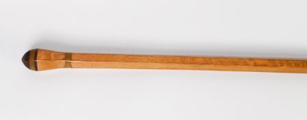 WELL-MADE EARLY 20th CENTURY LIGHT OAK HEXAGONAL YARDSTICK swivelling at the top and with horn