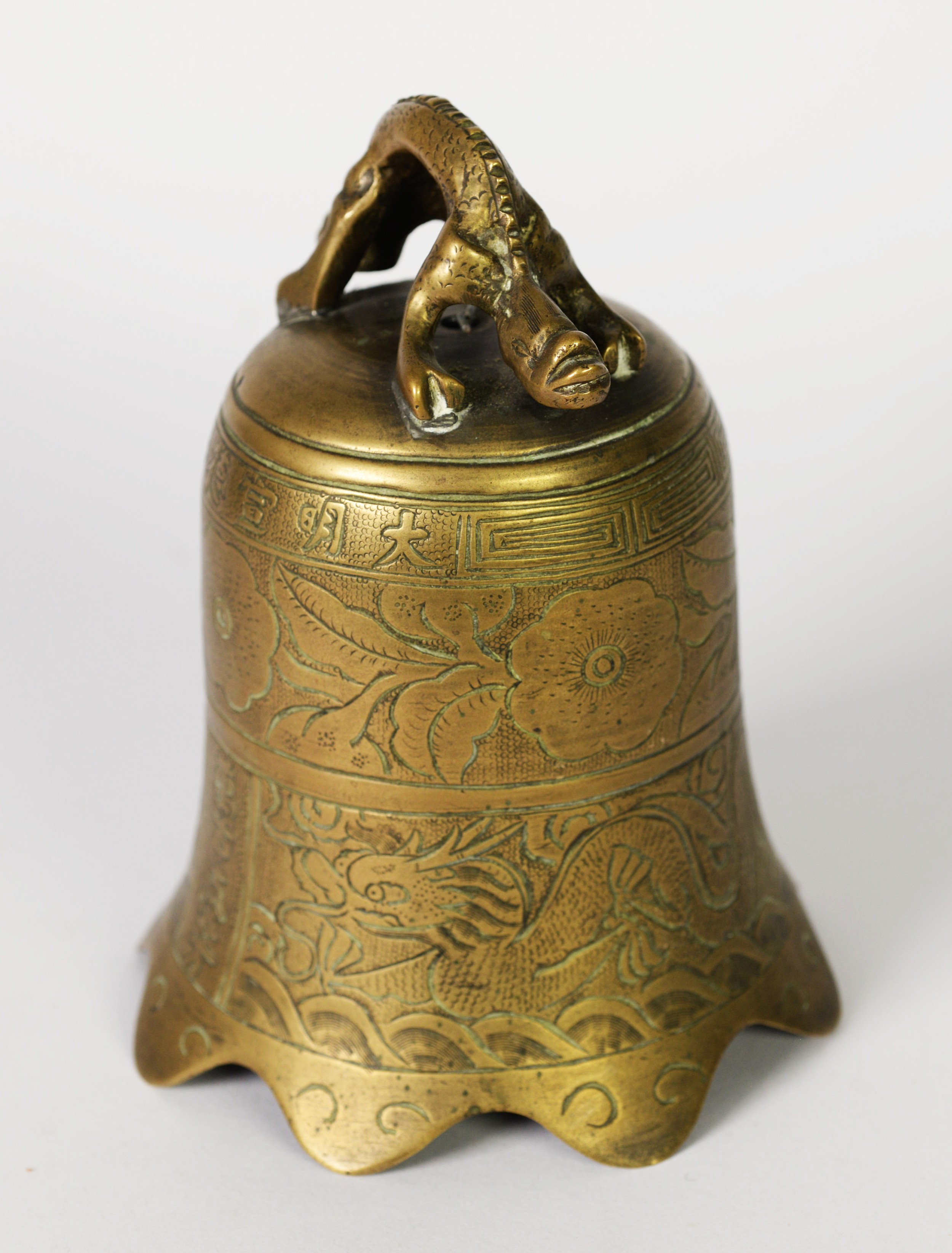 CHINESE LATE QING DYNASTY CAST BRASS BELL with loop top in the form of two-headed serpent, the