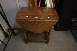 AN OAK OVAL FALL-LEAF OCCASIONAL TABLE, ON BALUSTER LEGS WITH STRETCHER RAILS